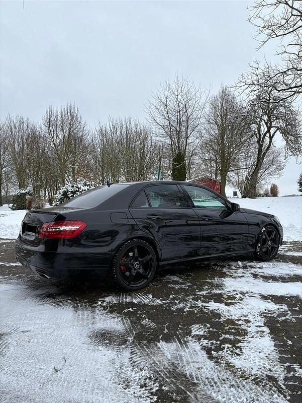 Gebraucht Mercedes E350 Avantgarde 292 PS (214 kW) 2009 Schwarz Limousine