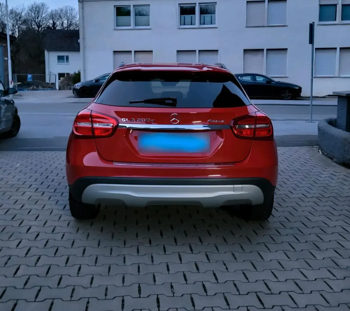 Gebraucht Mercedes GLA200 136 PS (100 kW) 2016 Rot SUV