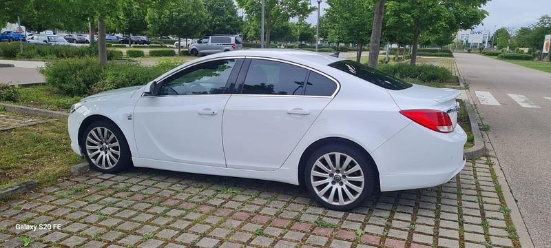 Weiß Gebraucht 2012 Opel Insignia Limousine | 4.299 € (Guter Preis) - Bild 1/4