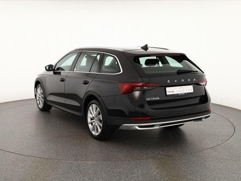 Gebraucht Skoda Octavia Scout 150 PS (110 kW) 2022 Deep black perleffect (metallic) Kombi