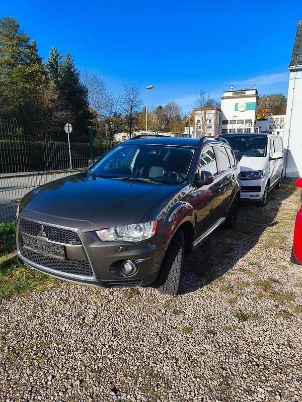 Braun Gebraucht 2011 Mitsubishi Outlander Motion SUV | 6.500 € (Fairer Preis) - Bild 1/4