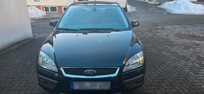 Schwarz Gebraucht 2005 Ford Focus Kombi | 800 € - Bild 1/4