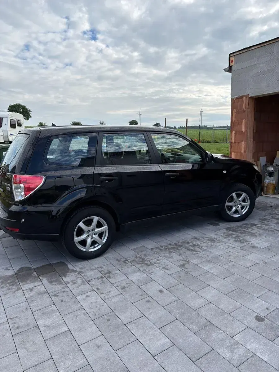 Gebraucht Subaru Forester Exclusive+ 147 PS (108 kW) 2012 Schwarz SUV