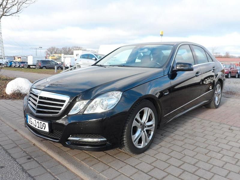 Gebraucht Mercedes E200 Avantgarde 136 PS (100 kW) 2011 Schwarz Limousine