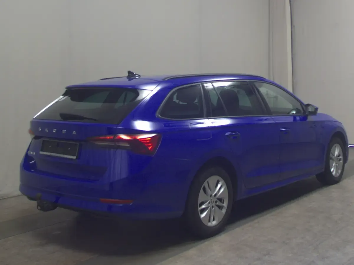 Gebraucht Skoda Octavia Ambition 150 PS (110 kW) 2023 Blau Kombi