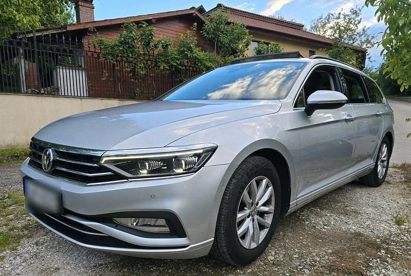 Silber Gebraucht 2020 VW Passat Business Kombi | 19.800 € (Teuer) - Bild 1/4