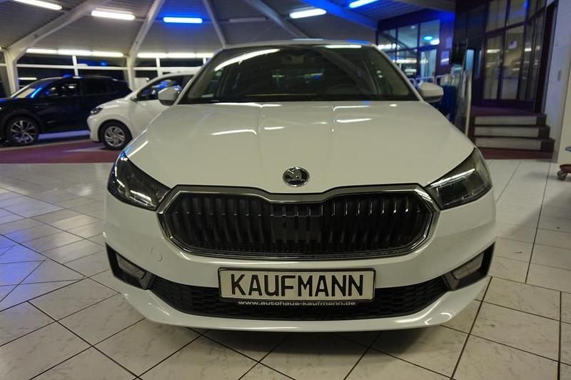 Gebraucht Skoda 110 R Style 110 PS (80 kW) 2023 Moonweiss Limousine