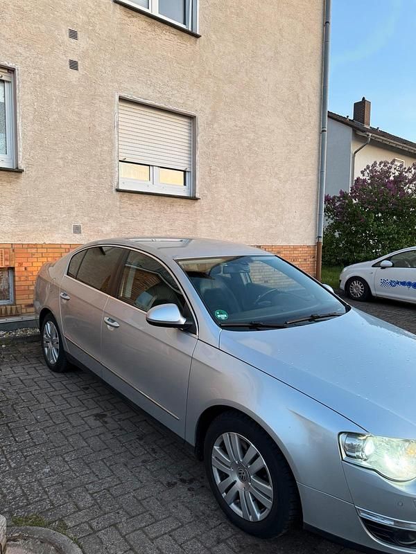 Grau Gebraucht 2008 VW Passat Limousine | 4.300 € - Bild 1/4