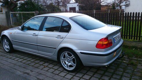 Grau Gebraucht 2002 BMW 330 Limousine | 7.500 € - Bild 1/4