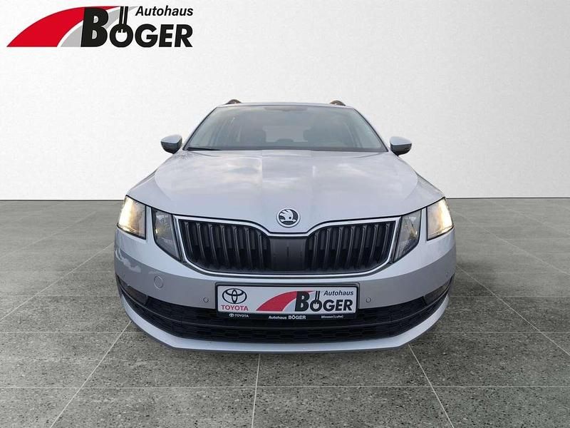 Gebraucht Skoda Octavia Ambition 131 PS (96 kW) 2020 Brilliantsilber metallic Kombi