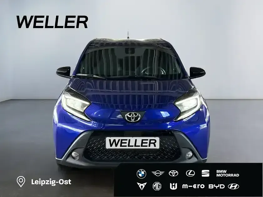 Gebraucht Toyota Aygo Play 72 PS (52 kW) 2024 Juniper blue (blau) Kleinwagen