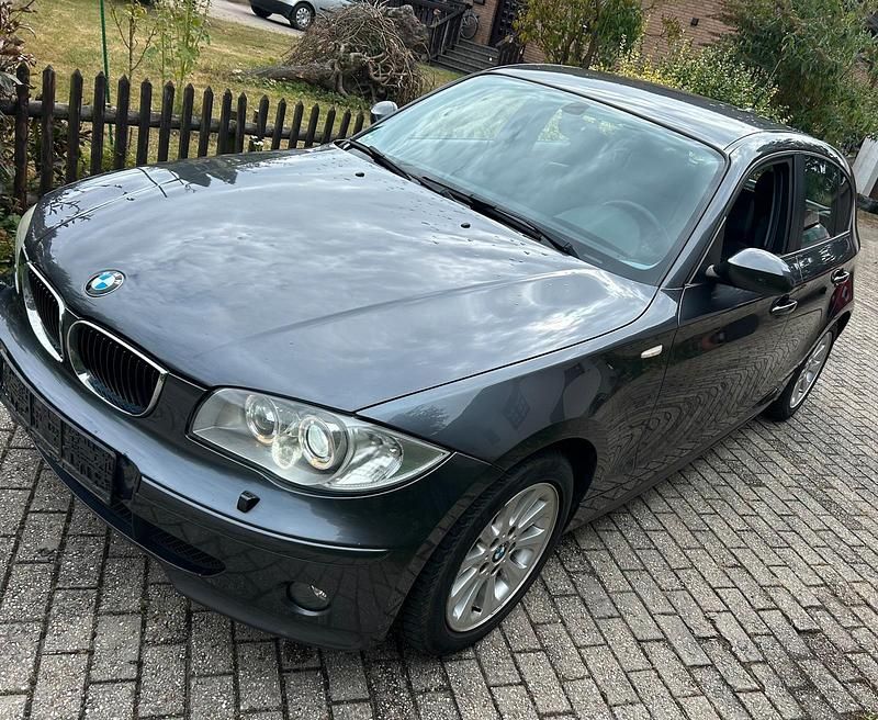 Grau Gebraucht 2004 BMW 120 Kleinwagen | 4.000 € (Fairer Preis) - Bild 1/4