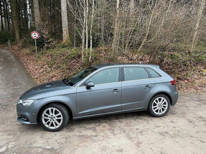 Gebraucht Audi A3 Design 190 PS (139 kW) 2018 Grau Limousine