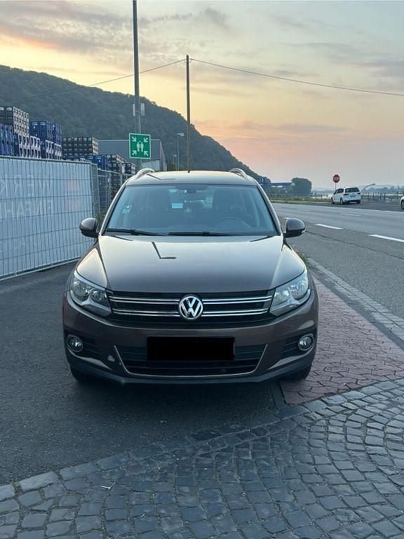 Braun Gebraucht 2012 VW Tiguan Trendline SUV | 8.299 € (Fairer Preis) - Bild 1/4