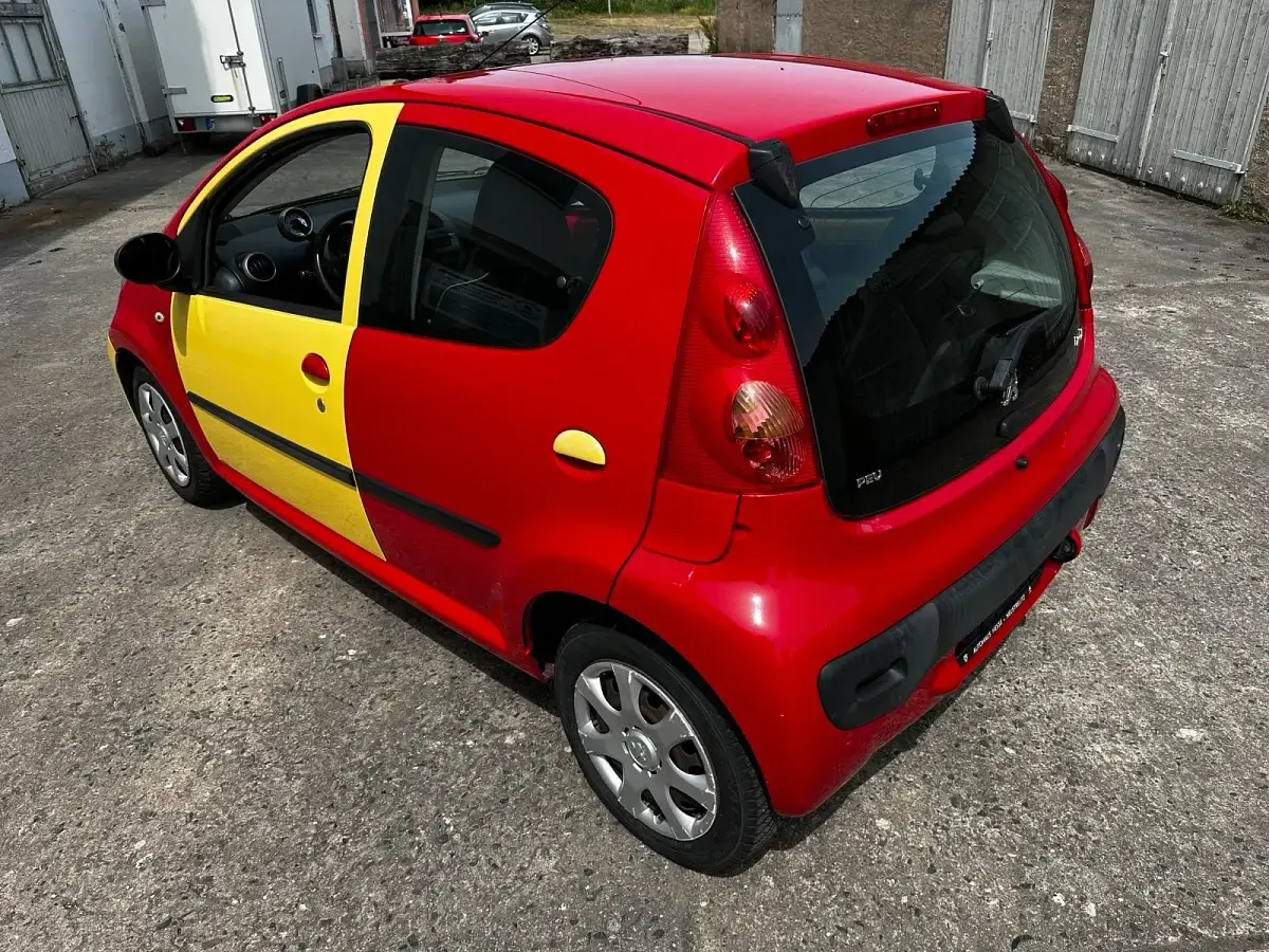 Gebraucht Peugeot 107 68 PS (50 kW) 2010 Andere farben Kleinwagen