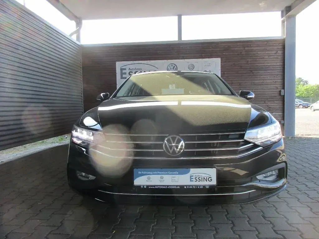 Gebraucht VW Passat Business 150 PS (110 kW) 2022 Schwarz Kombi