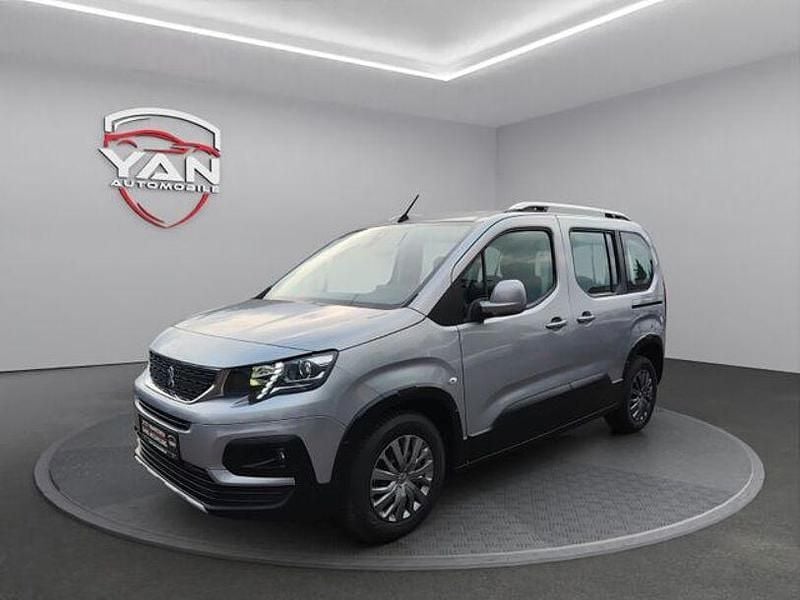 Grau Gebraucht 2021 Peugeot Rifter Allure Van / Kleinbus | 18.700 € (Fairer Preis) - Bild 1/4