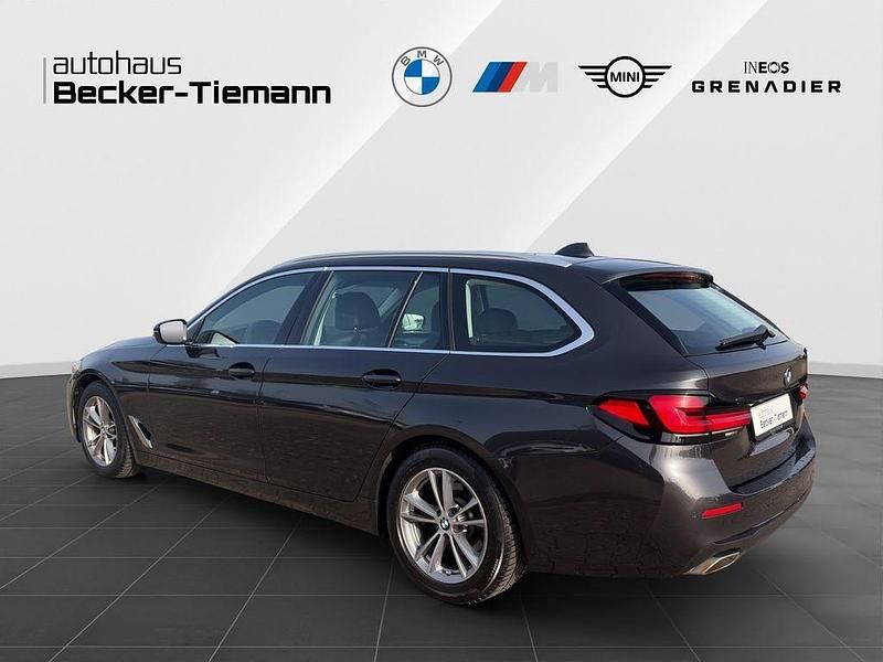 Gebraucht BMW 520 Performance 190 PS (139 kW) 2021 Sophistograu brillanteffekt Kombi