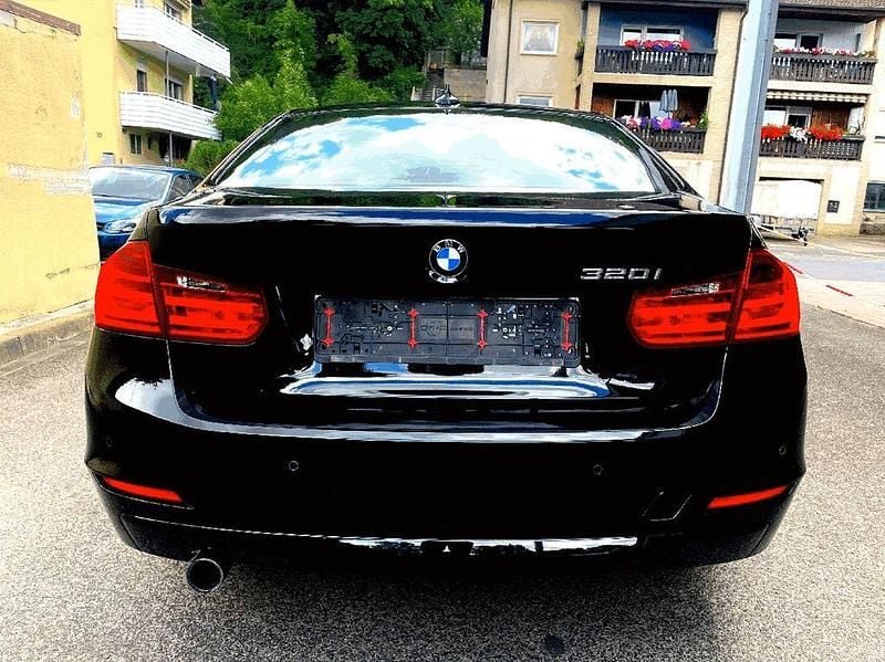 Gebraucht BMW 320 184 PS (135 kW) 2013 Schwarz Limousine