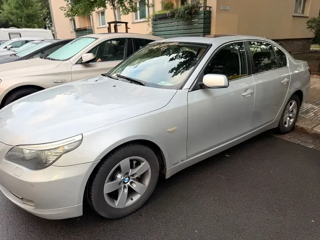 Gebraucht BMW 523 Lifestyle 190 PS (139 kW) 2008 Silber Limousine