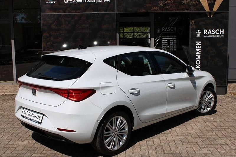 Gebraucht Seat Leon Style 150 PS (110 kW) 2021 White (metallic) Limousine