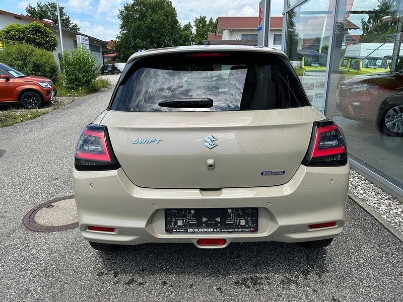 Neu Suzuki Swift Comfort 83 PS (61 kW) 2025 Beige Limousine