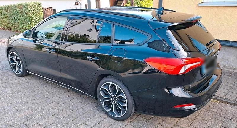 Gebraucht Ford Focus ST-Line 120 PS (88 kW) 2018 Schwarz Kombi