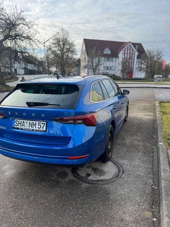 Blau Gebraucht 2020 Skoda Octavia Limousine | 18.000 € (Fairer Preis) - Bild 1/4