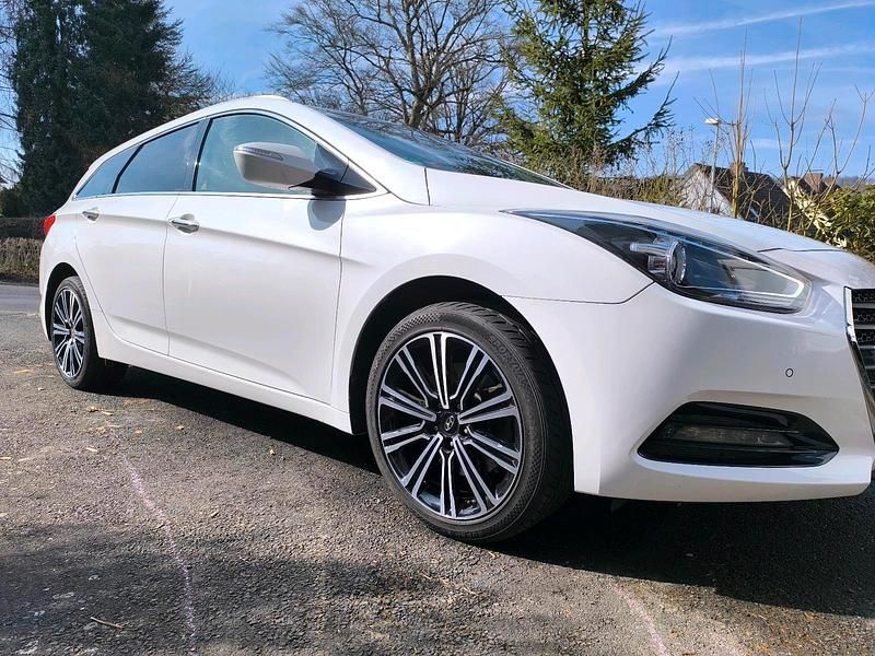 Gebraucht Hyundai i40 Style 141 PS (103 kW) 2016 Weiß Kombi