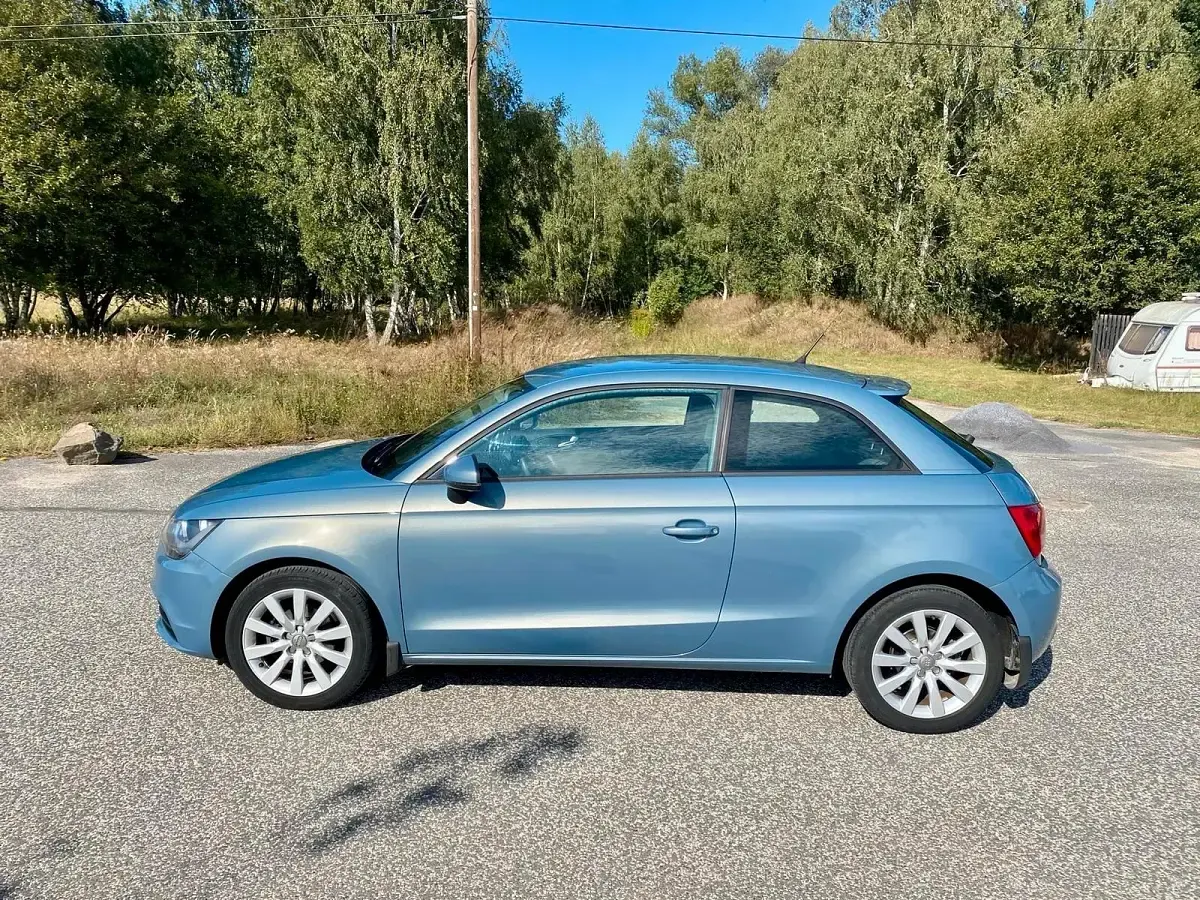 Gebraucht Audi A1 Attraction 86 PS (63 kW) 2010 Blau Kleinwagen