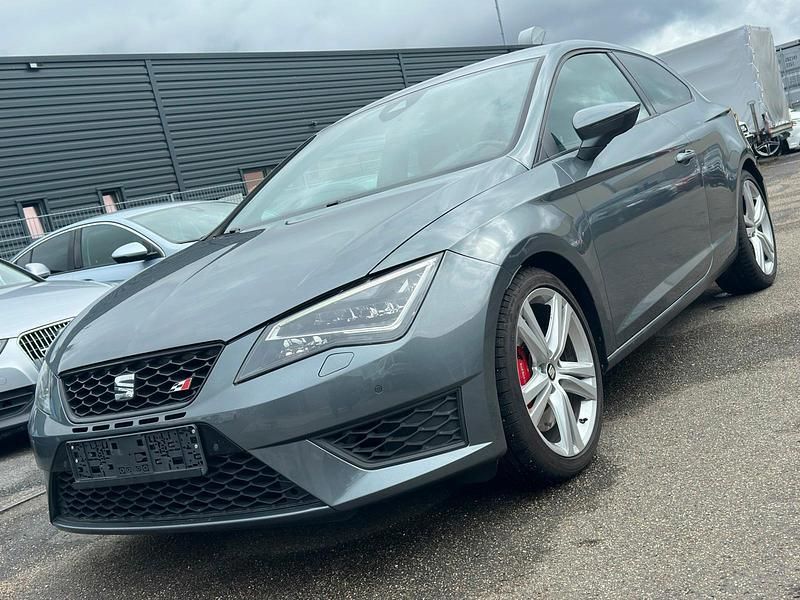 Grau Gebraucht 2016 Cupra Leon Limousine | 20.900 € (Fairer Preis) - Bild 1/4