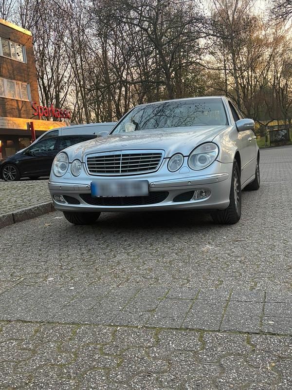 Gebraucht Mercedes E240 177 PS (130 kW) 2002 Silber Limousine