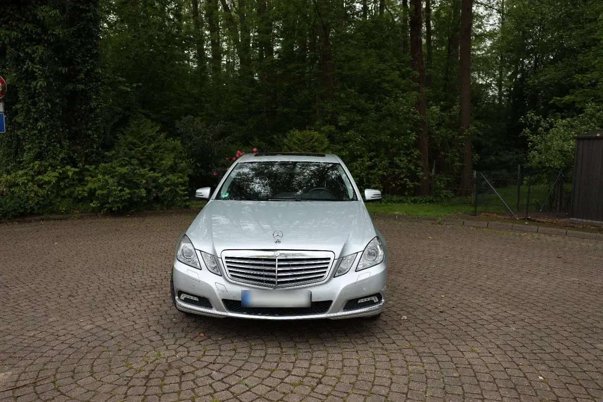Gebraucht Mercedes E350 Elegance 231 PS (169 kW) 2010 Silber Limousine