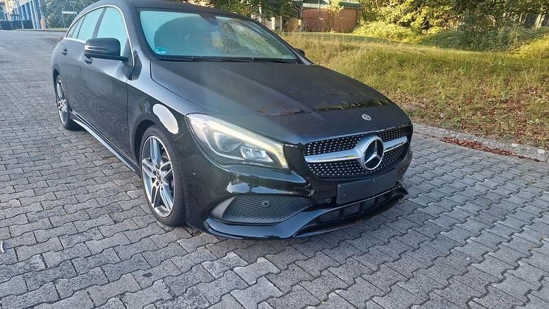 Schwarz Gebraucht 2019 Mercedes CLA180 Shooting Brake AMG line Kombi | 19.500 € (Guter Preis) - Bild 1/4
