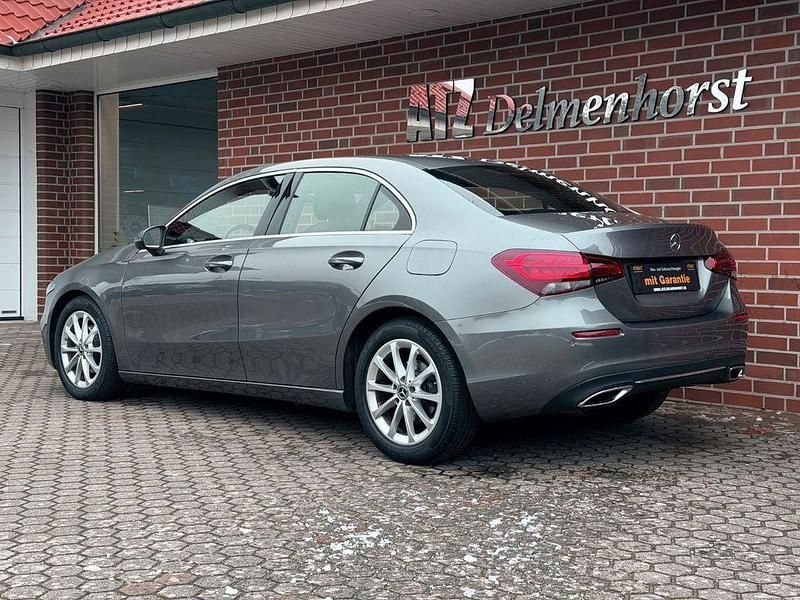 Gebraucht Mercedes A180 136 PS (100 kW) 2019 Grau Limousine