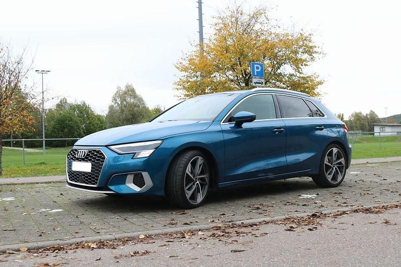 Gebraucht Audi A3 Advanced 190 PS (139 kW) 2022 Blau Limousine