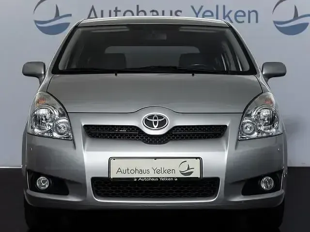 Gebraucht Toyota Corolla Verso 129 PS (94 kW) 2009 Silber Van / Kleinbus