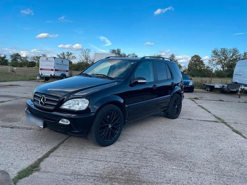 Schwarz Gebraucht 2002 Mercedes ML270 SUV | 4.500 € - Bild 1/4