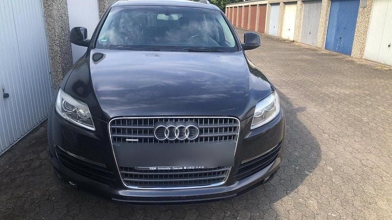 Grau Gebraucht 2008 Audi Q7 SUV | 11.750 € (Fairer Preis) - Bild 1/4