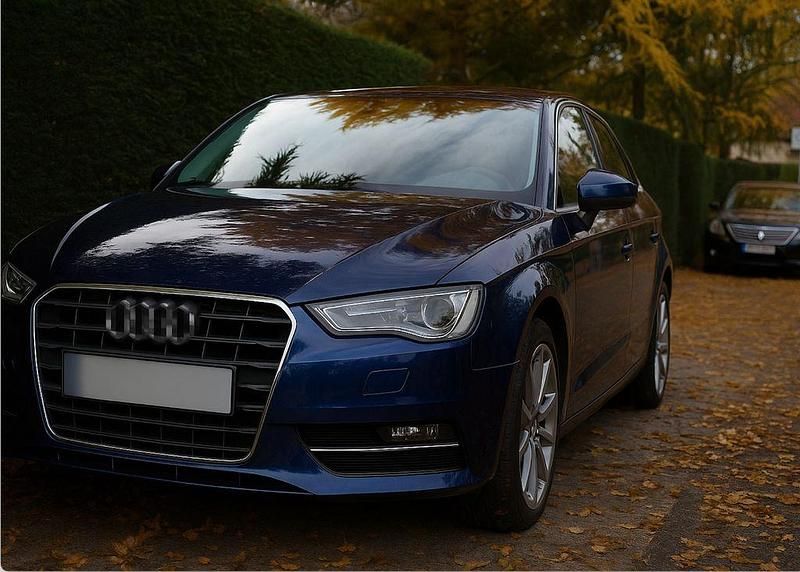 Blau Gebraucht 2014 Audi A3 Ambiente Limousine | 10.000 € (Guter Preis) - Bild 1/3