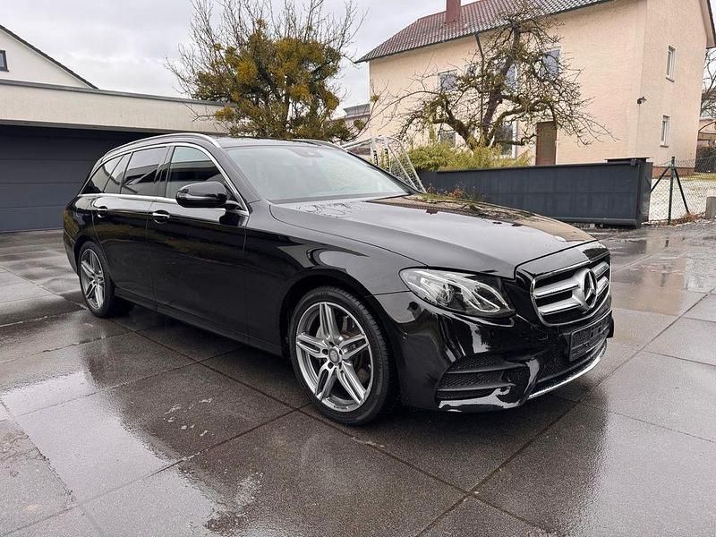 Gebraucht Mercedes E220 AMG 194 PS (142 kW) 2017 Schwarz Limousine