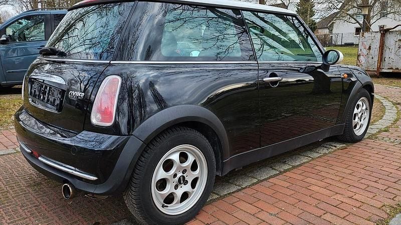 Usado Mini Cooper 116 HP (85 kW) 2004 Preto Citadino