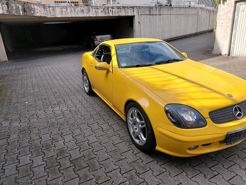 Gebraucht Mercedes SLK320 218 PS (160 kW) 2001 Gelb Cabrio