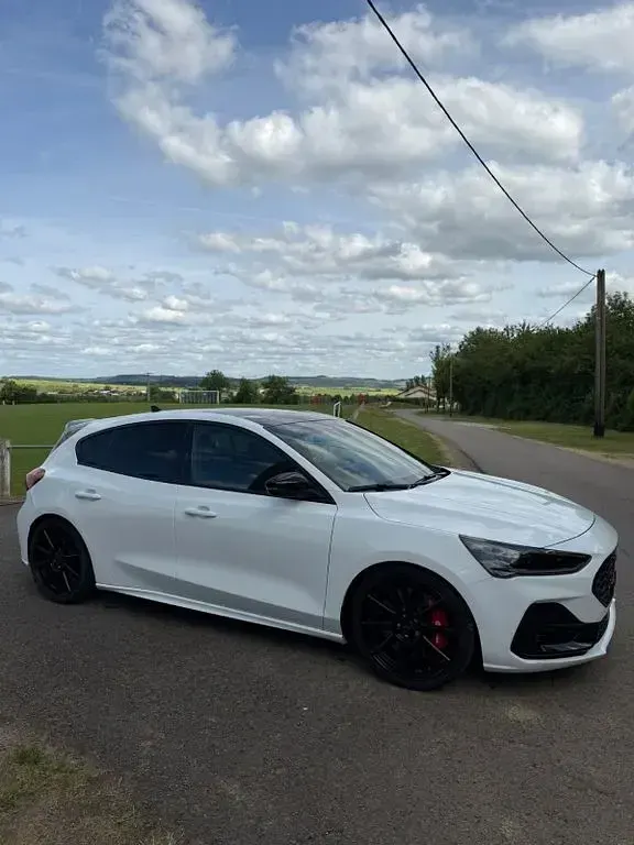Gebraucht Ford Focus ST 280 PS (205 kW) 2024 Weiß Limousine