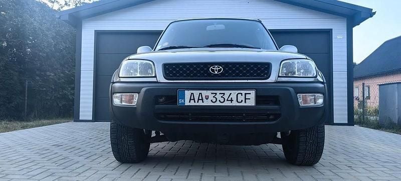 Grau Gebraucht 1999 Toyota RAV4 SUV | 8.800 € - Bild 1/4
