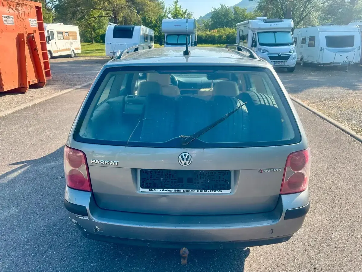 Usata VW Passat 115 CV (84 kW) 2003 Grigio Station wagon