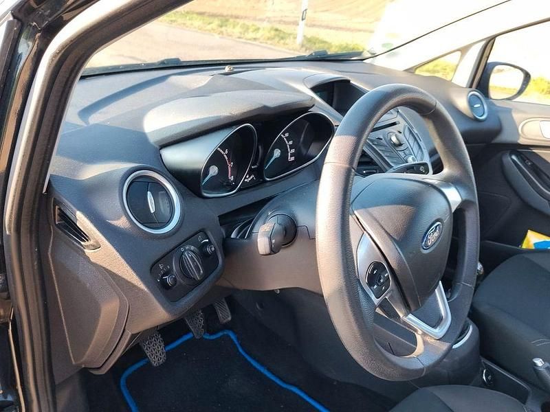 Gebraucht Ford Fiesta 60 PS (44 kW) 2014 Schwarz Kleinwagen