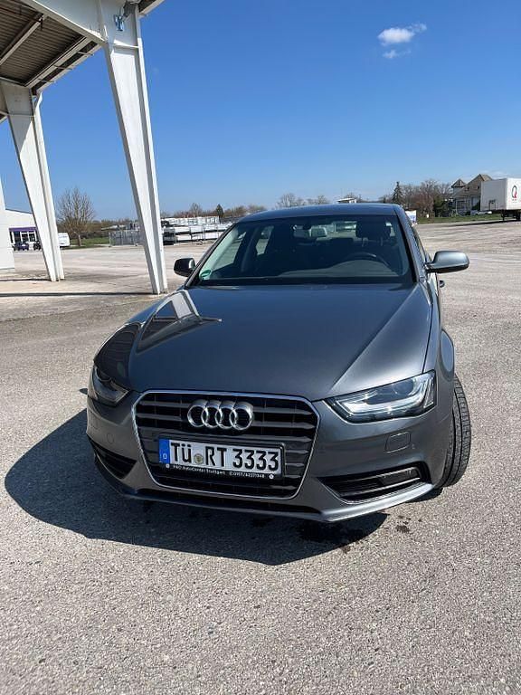 Gebraucht Audi A4 Ambiente 120 PS (88 kW) 2012 Grau Limousine