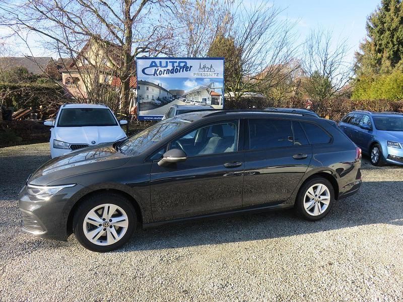 Gebraucht VW Golf VIII Life 150 PS (110 kW) 2022 Uranograu/cinza urano Kombi