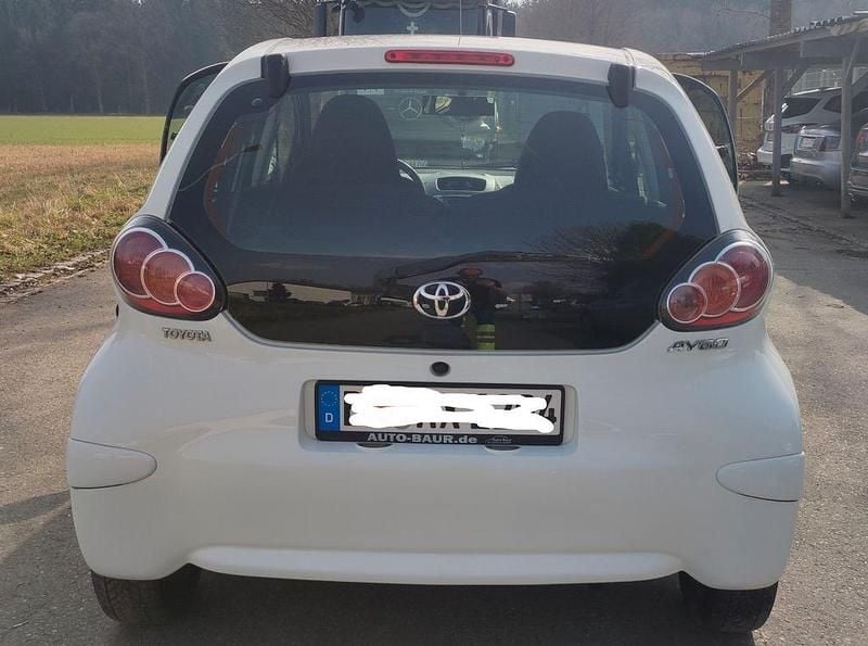 Gebraucht Toyota Aygo Cool 69 PS (50 kW) 2014 Weiß Kleinwagen